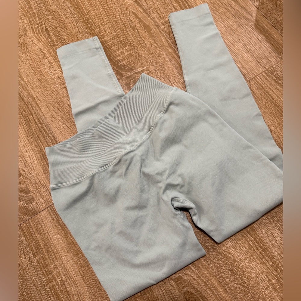 Bombshell - Picture 2 of 2